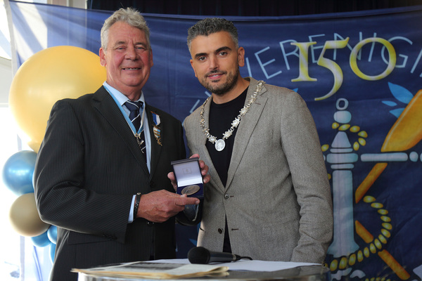 11092024 Sofyan Mbarki uitreiking jubileumpenning