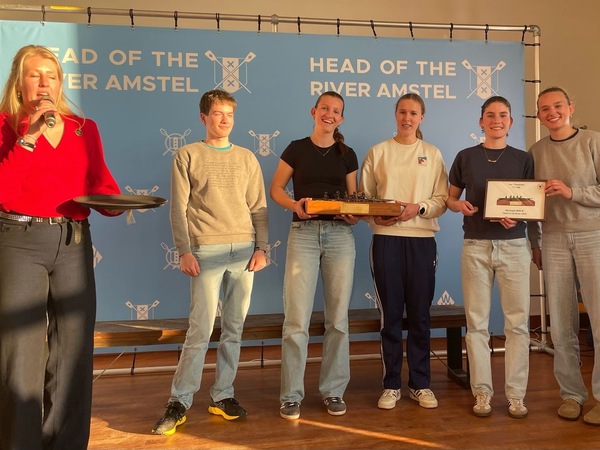 head-2025-winnaars-m18-4x-britt-potman-3e-van-rchts-bij-de-prstrkng-v-d-jos-compaan-prs