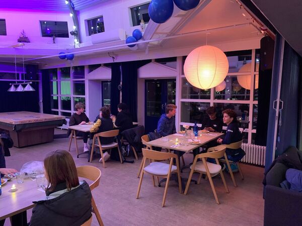 2025-11-13 Sint Maarten toertocht jeugd eten 2 2025-11-13 Sint Maarten toertocht jeugd eten 2