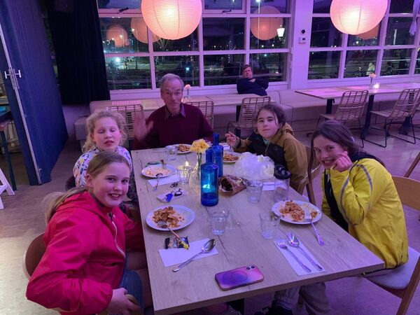 2025-11-13 Sint Maarten toertocht jeugd eten 1 2025-11-13 Sint Maarten toertocht jeugd eten 1